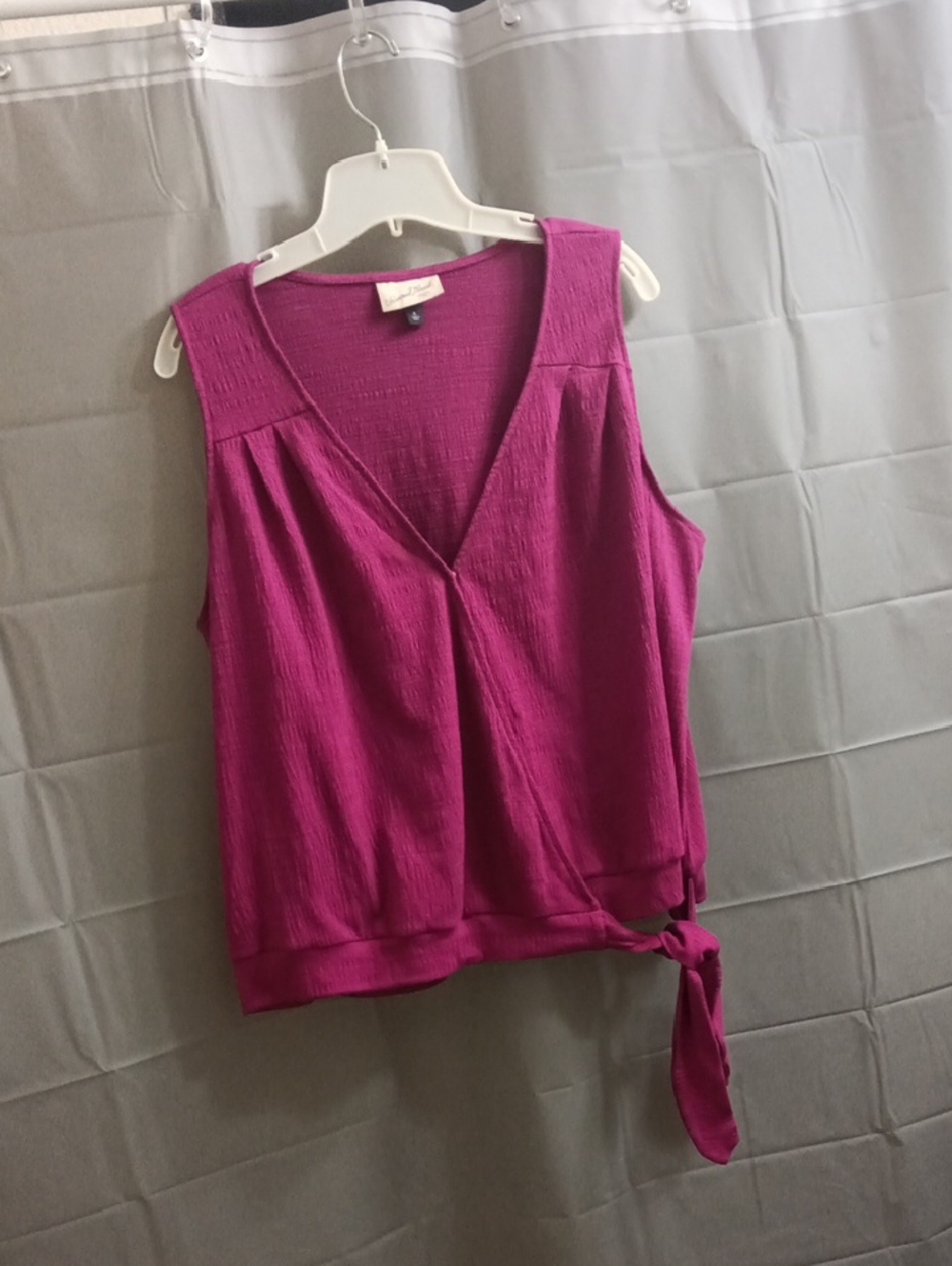 Universal Tread Sleeveless Tie-Hem V-Neck Top - Magenta